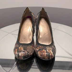 **BCBGeneration Snake print heels